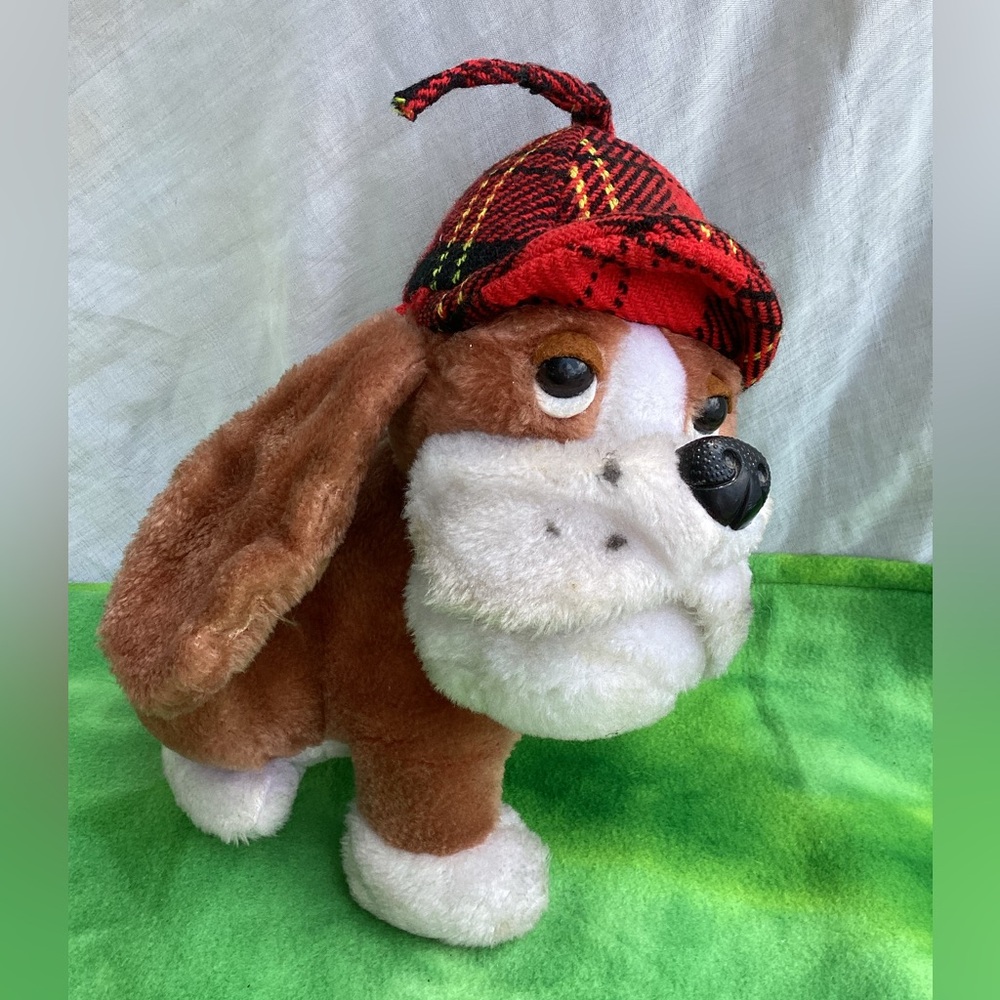 Dakin Vintage Shylock Basset Hound 11" Plush 1978 Plaid Hat Stuffed Animal Toy